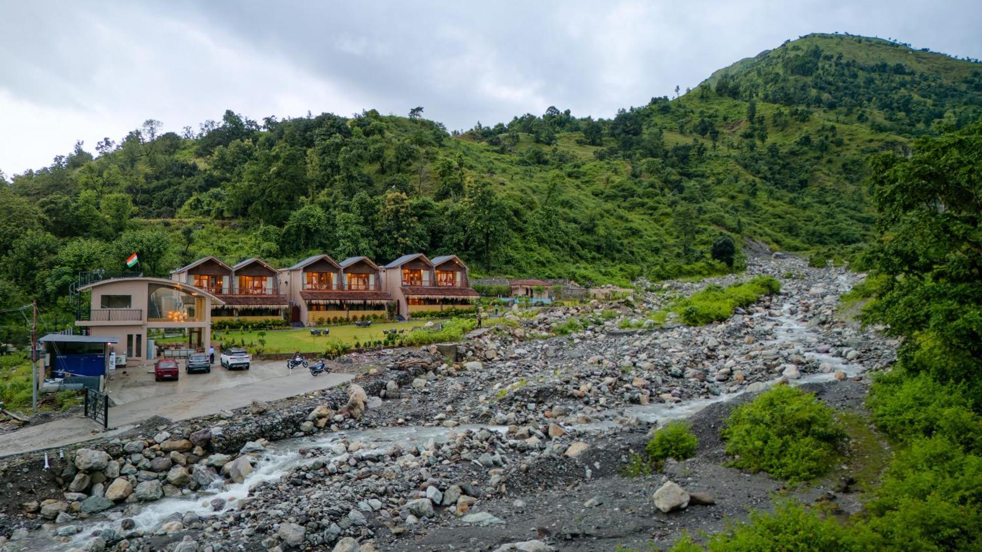 Corbett Vanvaas Resort ラムナガル エクステリア 写真